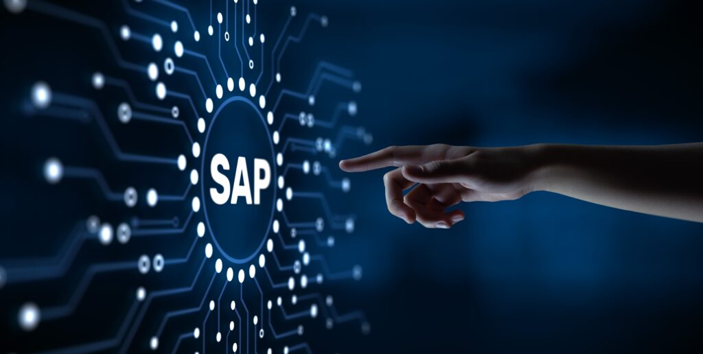 Hand zeigt auf Bildschirm mit SAP-System